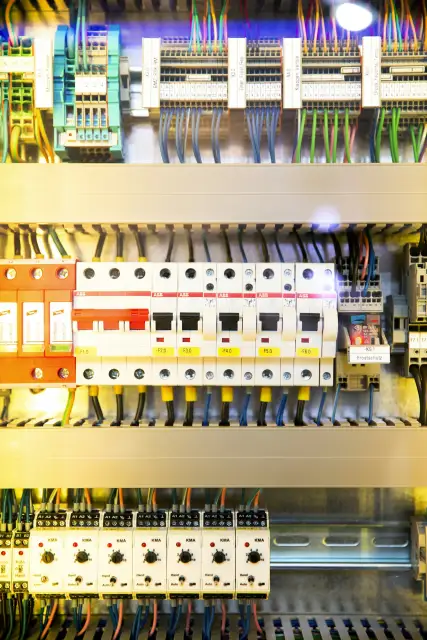 Câblage d'un tableau électrique moderne, intervention d'un électricien Volt'D à Soignies
